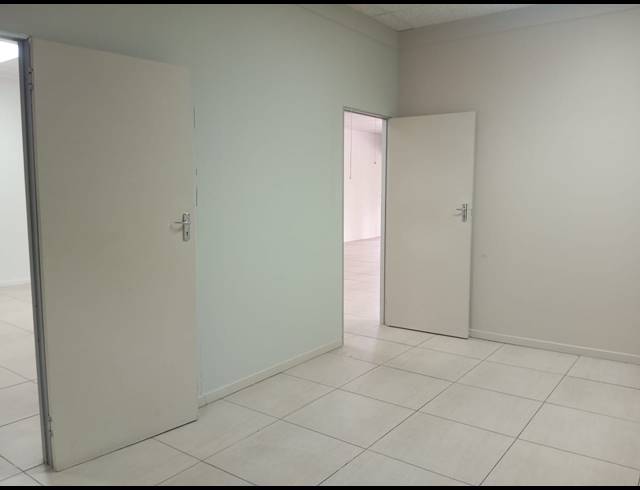 155M² BUSINESS CENTRE TO LET IN SONHEUWEL